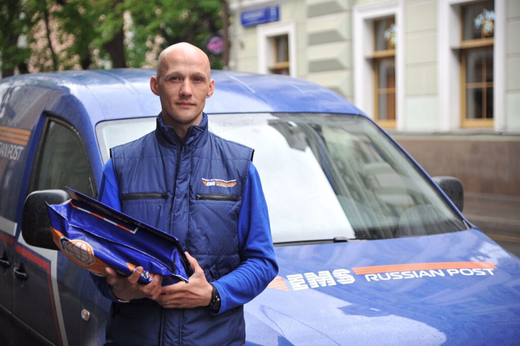 Почтальоны начнут доставлять на дом социальные выплаты на детей