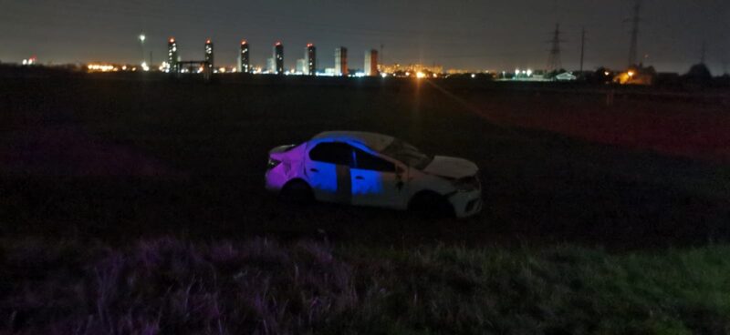 В Твери иномарка вылетела с дороги, а затем перевернулась