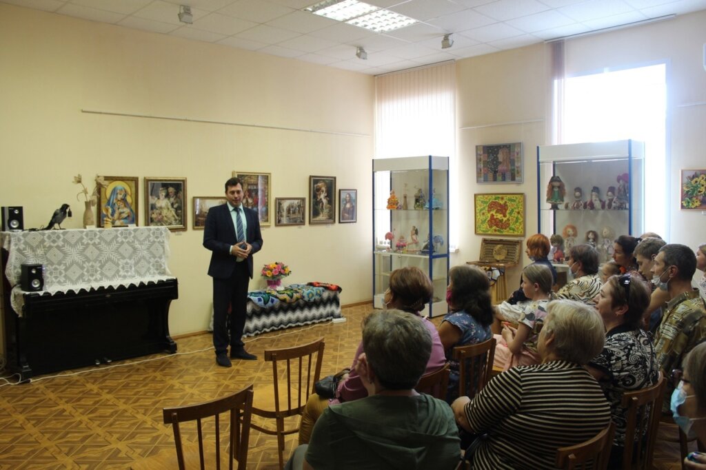 В Бологое открылась художественная выставка «В царстве фантазии» В Бологое открылась художественная выставка «В царстве фантазии»