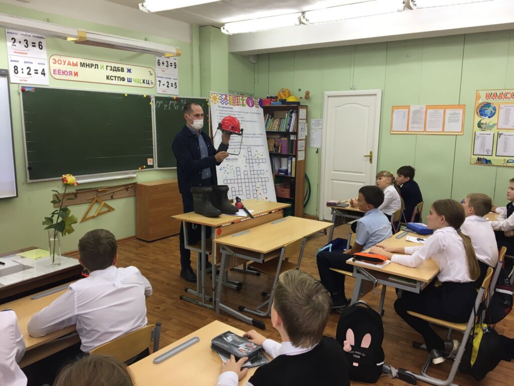 Сотрудники «Тверьэнерго» рассказали пятиклассникам о энергосбережении Сотрудники «Тверьэнерго» рассказали пятиклассникам о энергосбережении