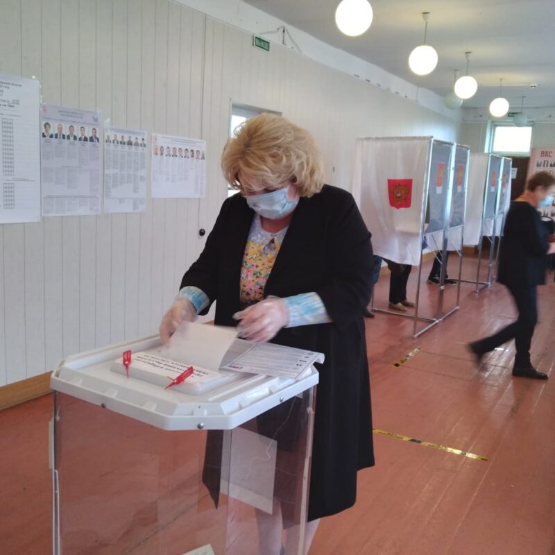 На выборах голосуют тверские депутаты и общественники