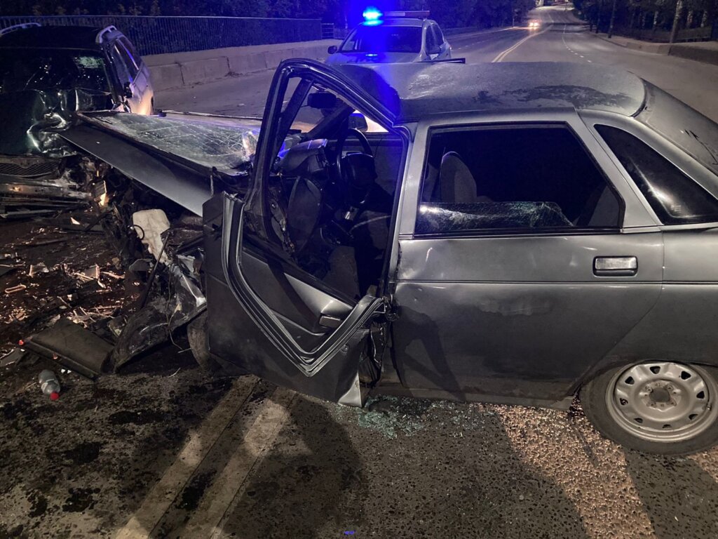 В Тверской области при столкновении двух автомобилей пострадали оба водителя В Тверской области при столкновении двух автомобилей пострадали оба водителя