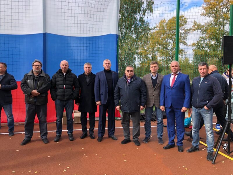 На одну больше: в Редкино построили новую спортивную площадку