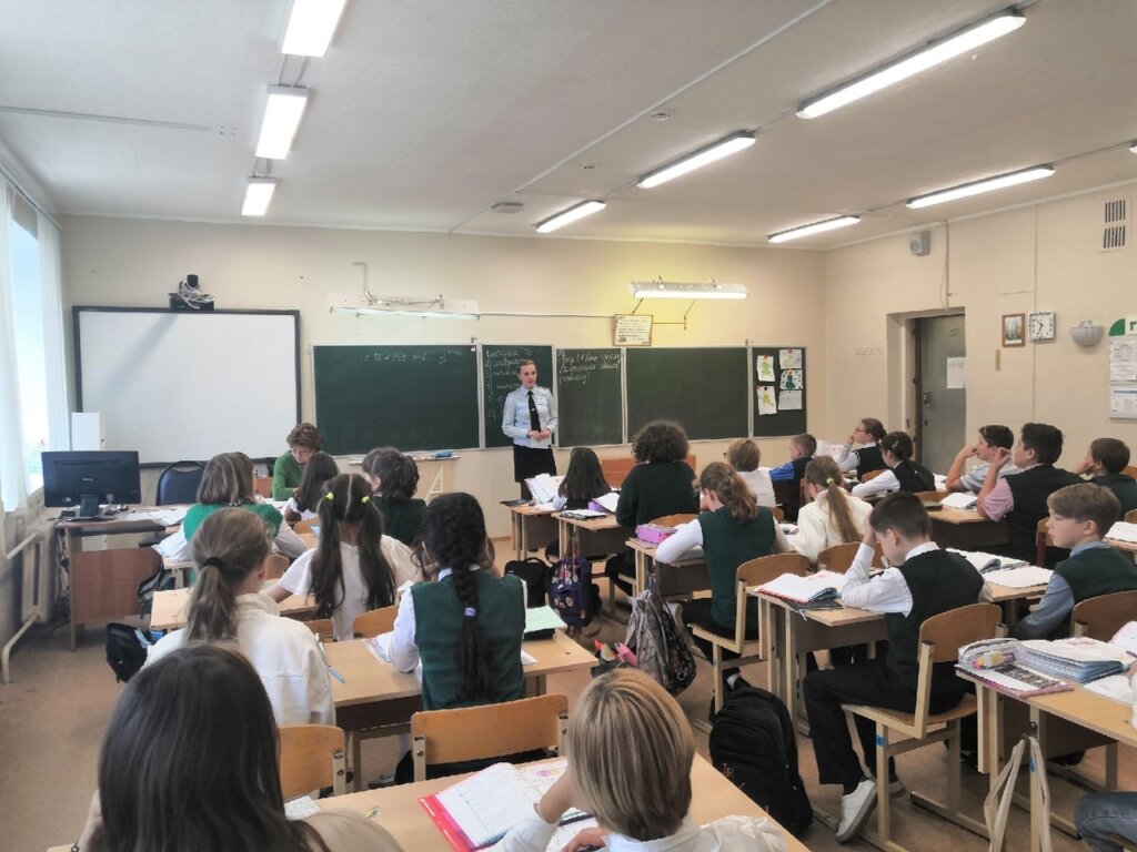 Школьникам в Бологое рассказали, как надо себя вести у железной дороги