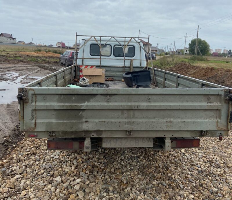 В Тверской области водитель Газели, сдавая задним ходом, сбил пешехода