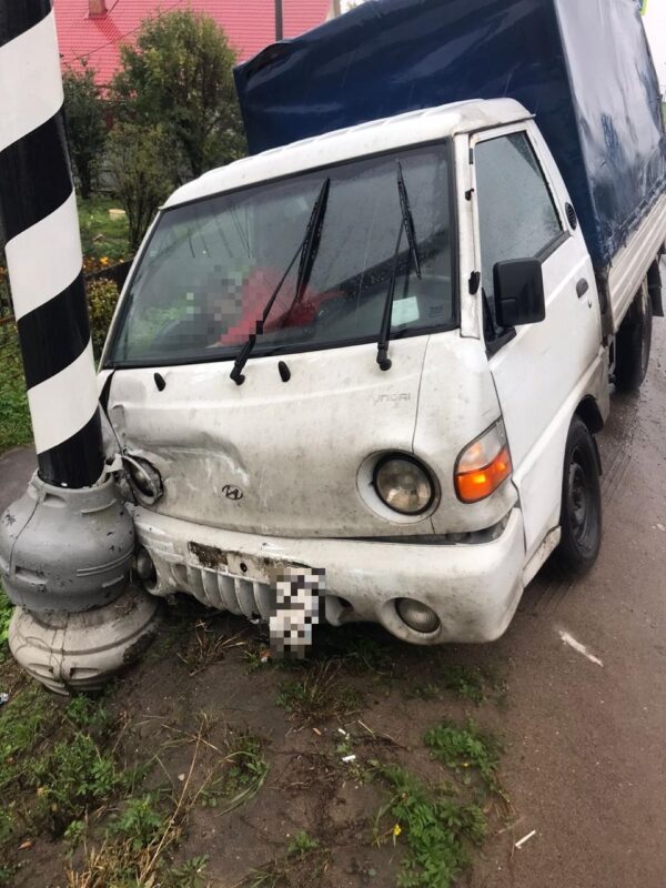 На трассе М-10 Тверской области столкнулись три транспортных средства