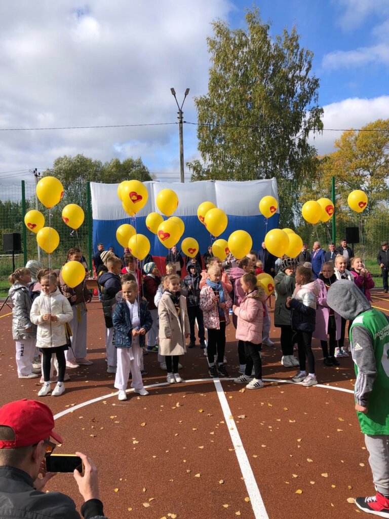 На одну больше: в Редкино построили новую спортивную площадку