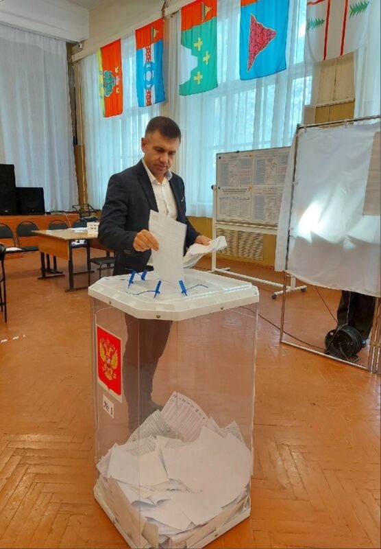 На выборах голосуют тверские депутаты и общественники