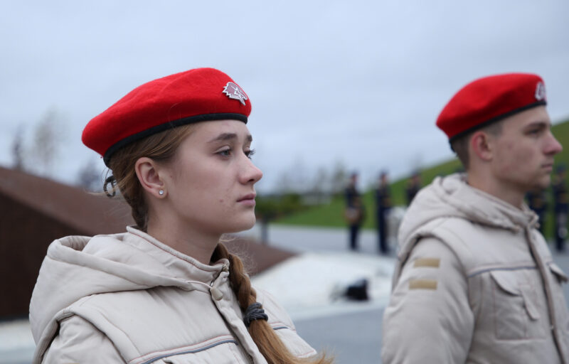 Игорь Руденя и Владимир Васильев возложили цветы к Ржевскому мемориалу Советскому солдату в память о фронтовиках