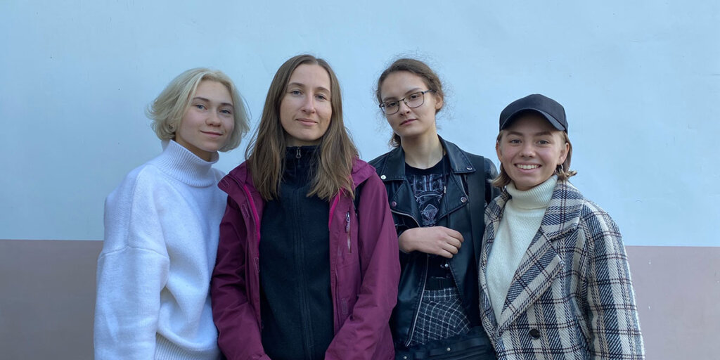 Авторы выставки "Золотая стрекоза" расскажут о своих работах В ТХК им. А. Г. Венецианова состоится творческая встреча