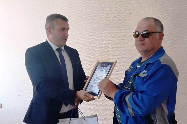 Сотрудника «Тверьэнерго» наградили за многолетнюю и добросовестную работу Сотрудника «Тверьэнерго» наградили за многолетнюю и добросовестную работу
