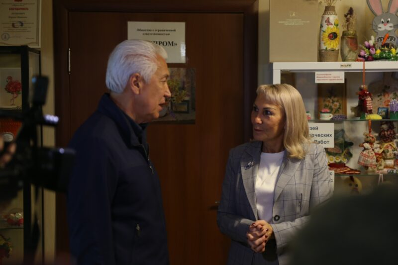 Владимир Васильев поблагодарил Марину Леонович за помощь ветеранам и инвалидам