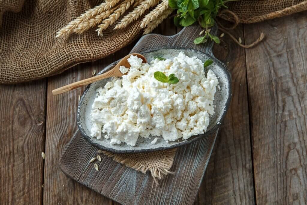 В Твери в твороге выявлен запрещенный фермент