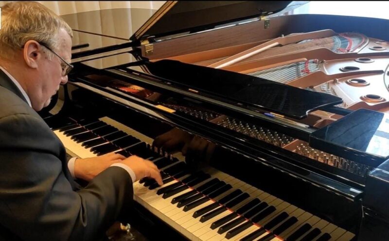 Выборы под музыку: на избирательных участках создаётся праздничное настроение