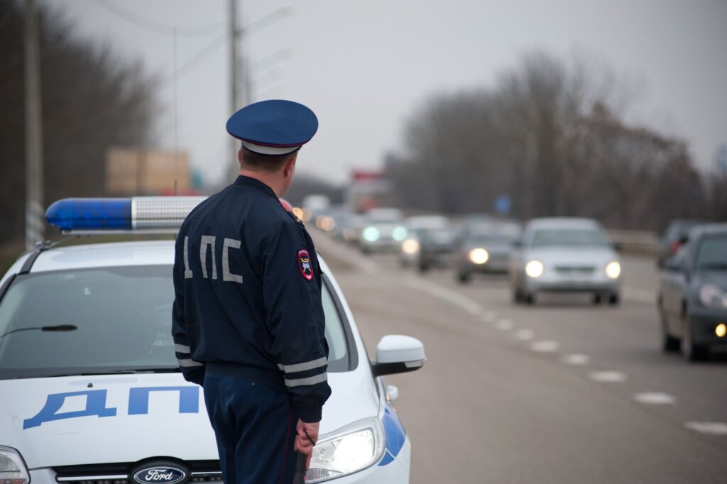 В Твери водитель не уследил за дорогой и врезался в "Hyundai"