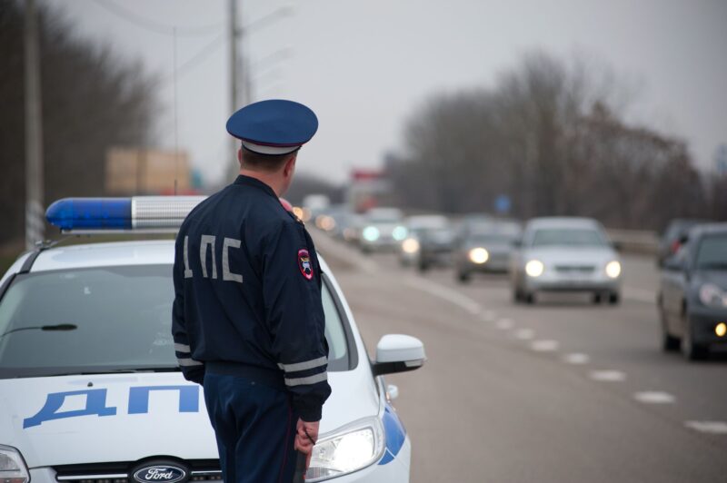 В Твери водитель не уследил за дорогой и врезался в "Hyundai" В Твери водитель не уследил за дорогой и врезался в "Hyundai"