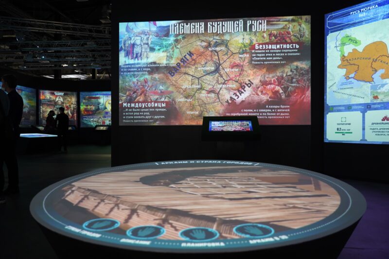 Игорь Руденя и председатель Патриаршего совета по культуре митрополит Тихон провели беседу с молодежью