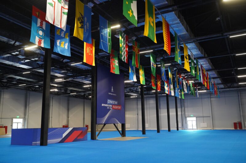 Игорь Руденя и председатель Патриаршего совета по культуре митрополит Тихон провели беседу с молодежью