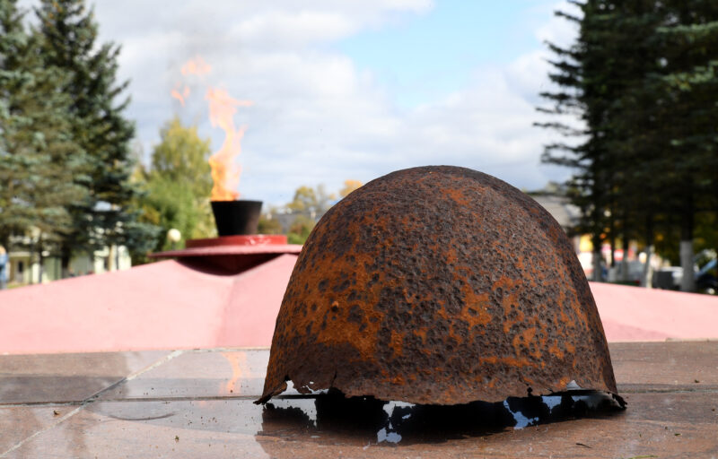 Игорь Руденя  возложил цветы к мемориалу «Вечная память» в Нелидово