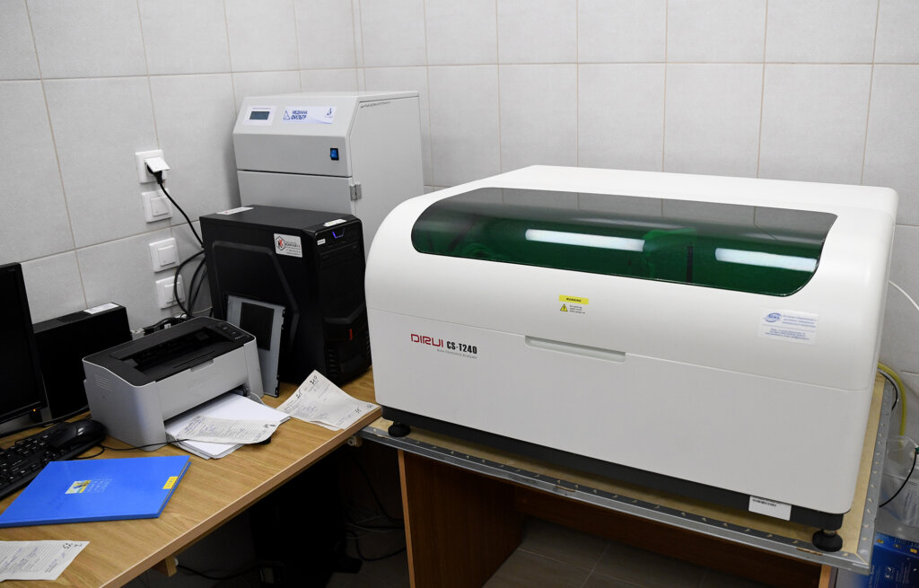 Нелидовской ЦРБ глава региона Игорь Руденя передал электрокардиограф