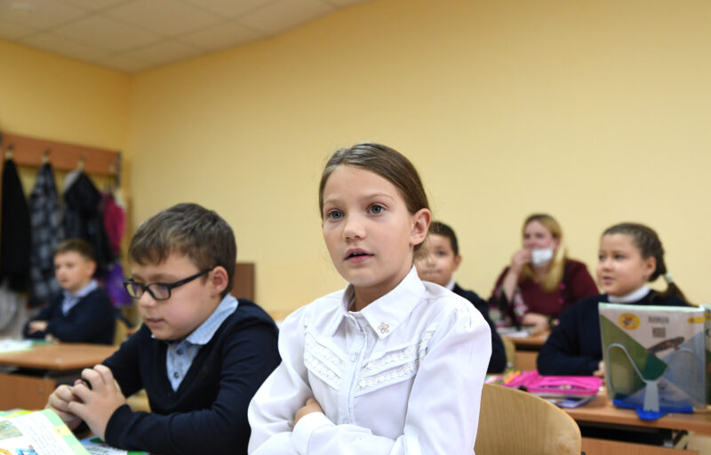 Губернаторские выплаты наравне с педагогами получат теперь и завучи с директорами школ