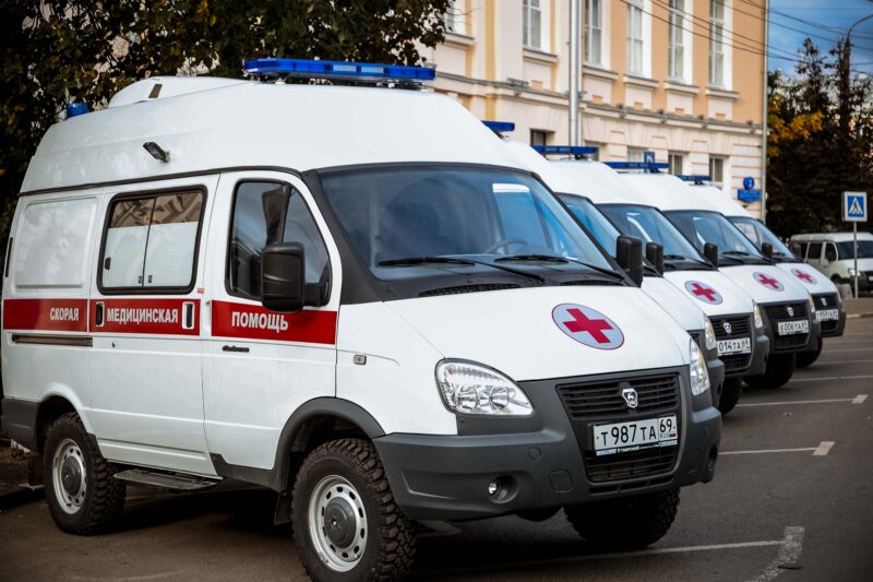 В муниципалитеты Тверской области направлены новые школьные автобусы и автомобили скорой медицинской помощи