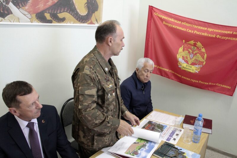 В Твери Владимир Васильев пообщался с ветеранами вооруженных сил