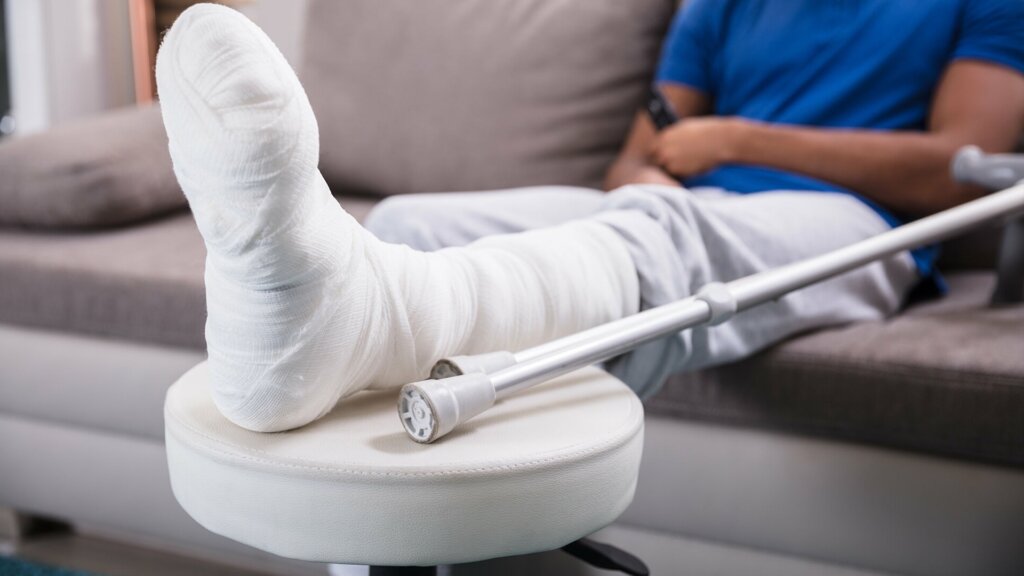 В Твери за сломанную ногу женщина получила полмиллиона рублей В Твери за сломанную ногу женщина получила полмиллиона рублей