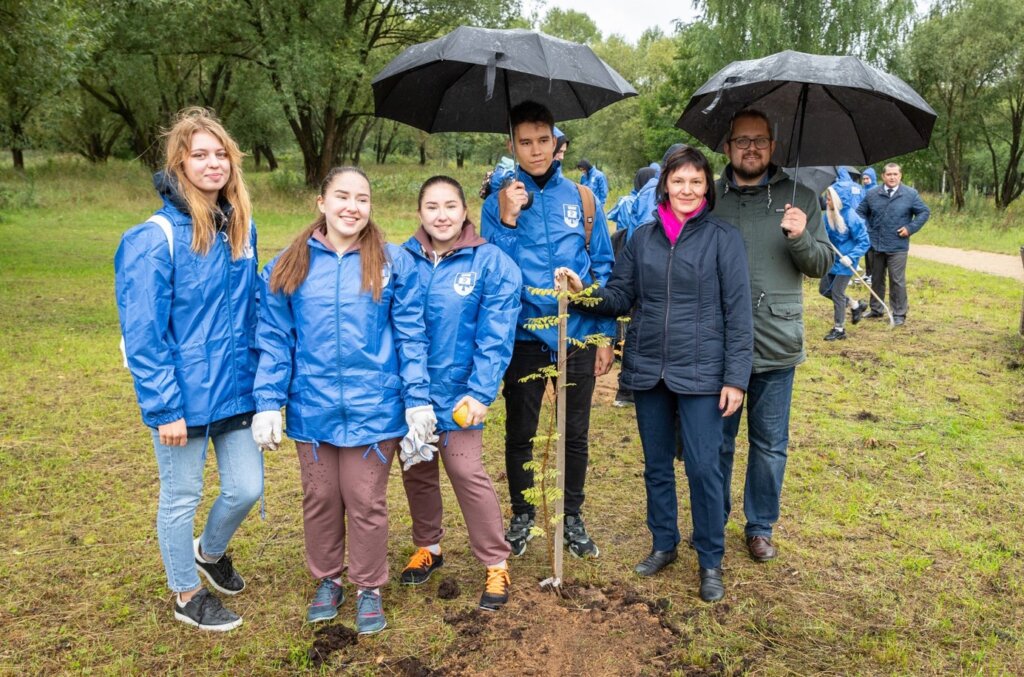 В День солидарности в борьбе с терроризмом студенты вузов Твери заложили «Аллею дружбы» В День солидарности в борьбе с терроризмом студенты вузов Твери заложили «Аллею дружбы»