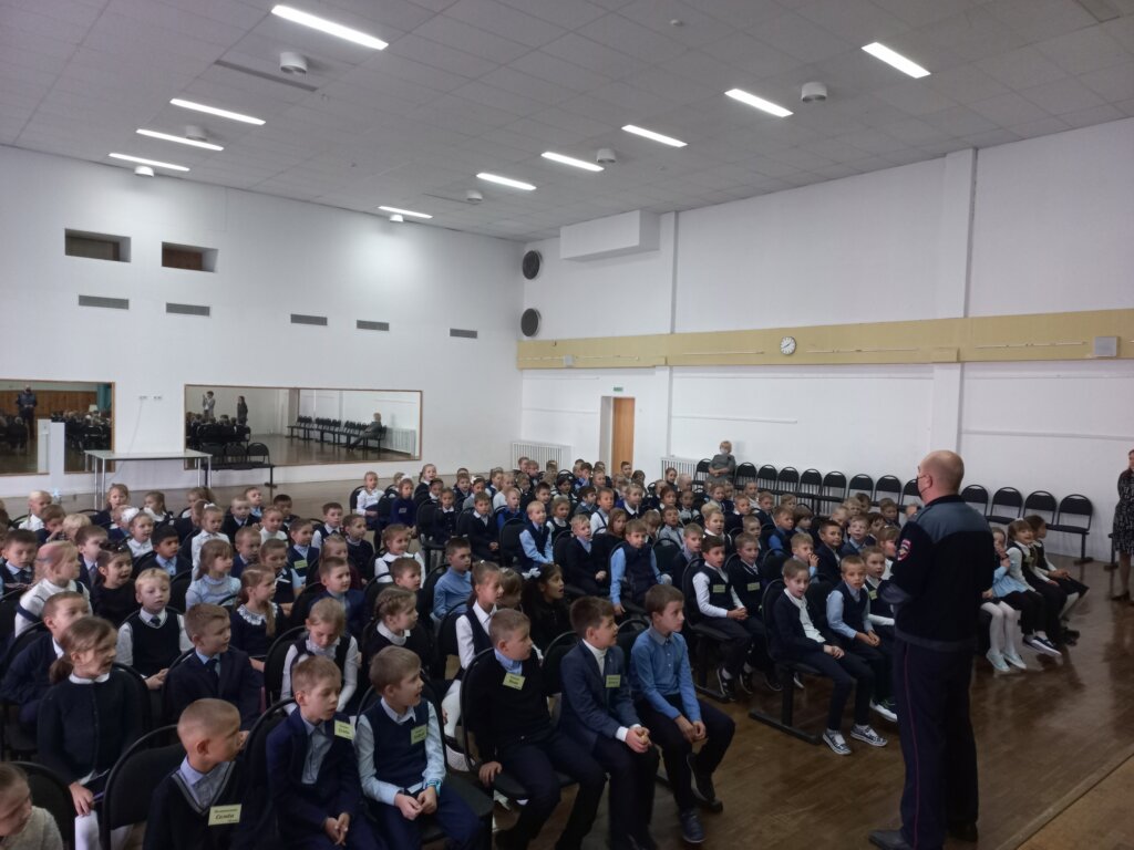 Тверские автоинспекторы рассказали первоклассникам о дорожных ловушках