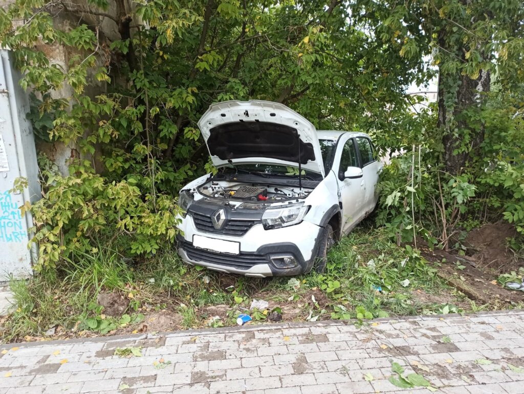 В Тверской области на перекрестке произошла авария, в которой пострадали четыре человека