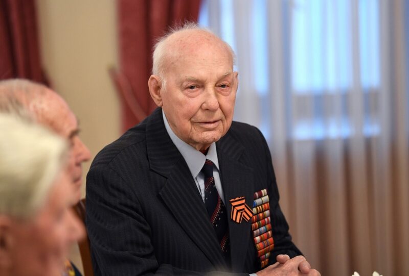 Участник Великой Отечественной войны Иван Афанасьев отмечает 96-летие Участник Великой Отечественной войны Иван Афанасьев отмечает 96-летие