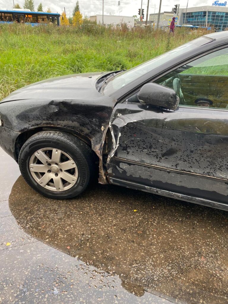 В Твери столкнулись "Ауди" и "Рейсер"