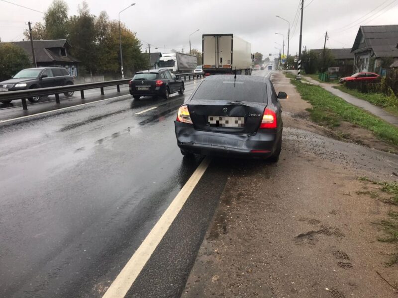 На трассе М-10 Тверской области столкнулись три транспортных средства