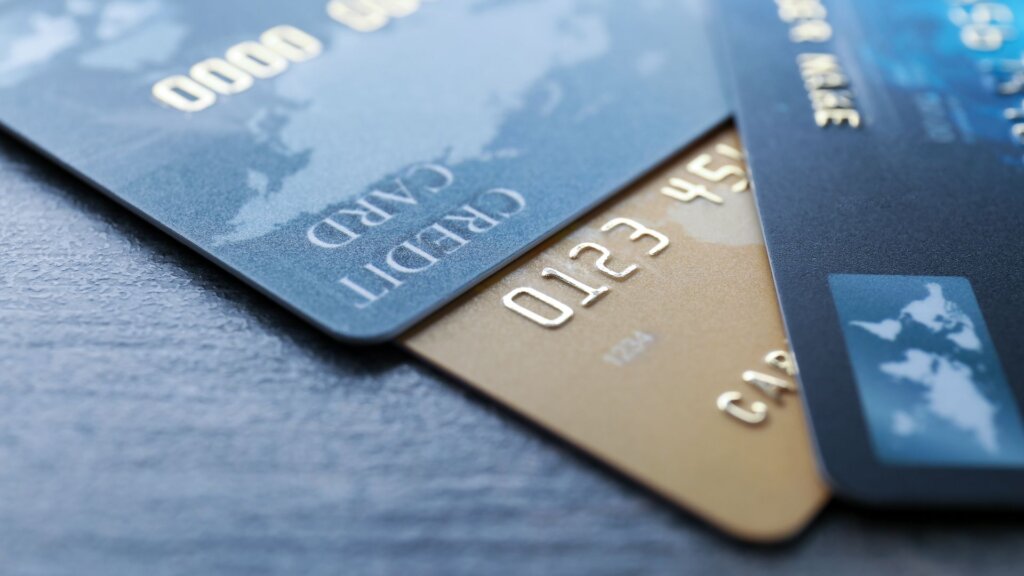 В Тверской области женщина похитила карты сожителя и пошла по магазинам В Тверской области женщина похитила карты сожителя и пошла по магазинам