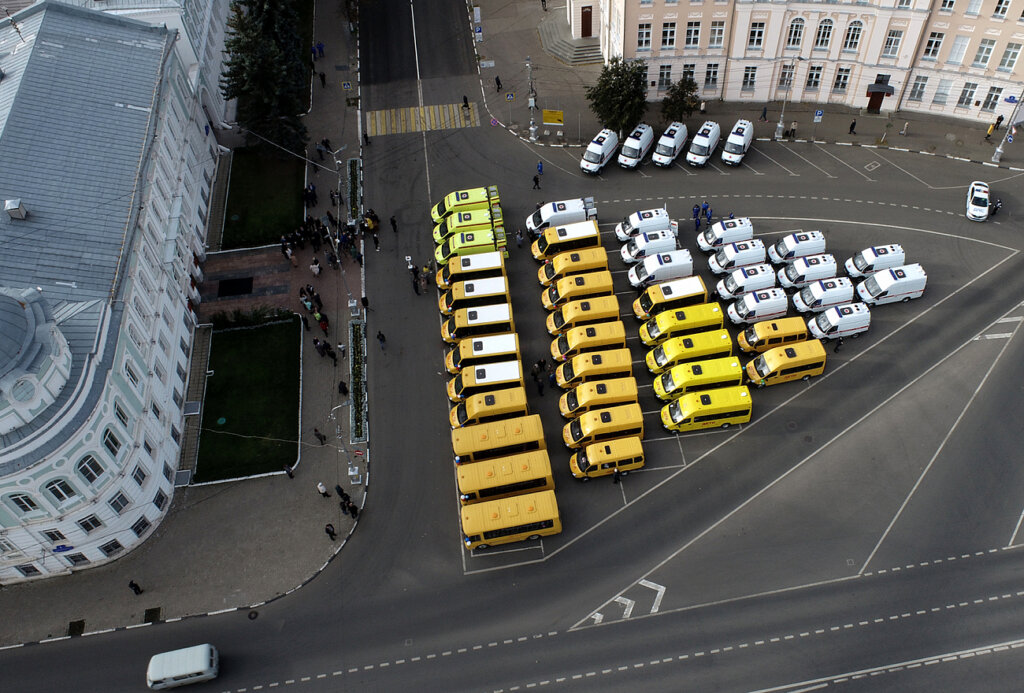 В Торопецкий район передали два новых школьных автобуса В Торопецкий район передали два новых школьных автобуса