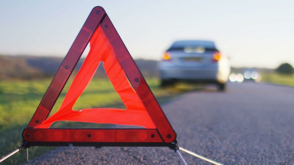 В Тверской области опрокинулась иномарка В Тверской области опрокинулась иномарка