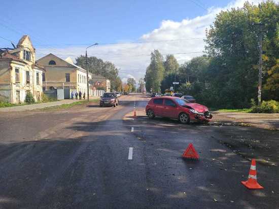 В Тверской области в аварии женщина-водитель заработала ушиб плеча В Тверской области в аварии женщина-водитель заработала ушиб плеча