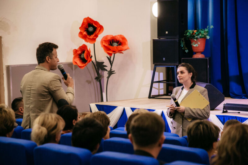 Юлия Саранова встретилась с местными общественниками в Никулино