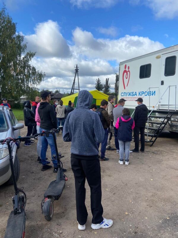 Мобильная станция переливания крови собрала в очередь жителей Кувшиново Мобильная станция переливания крови собрала в очередь жителей Кувшиново