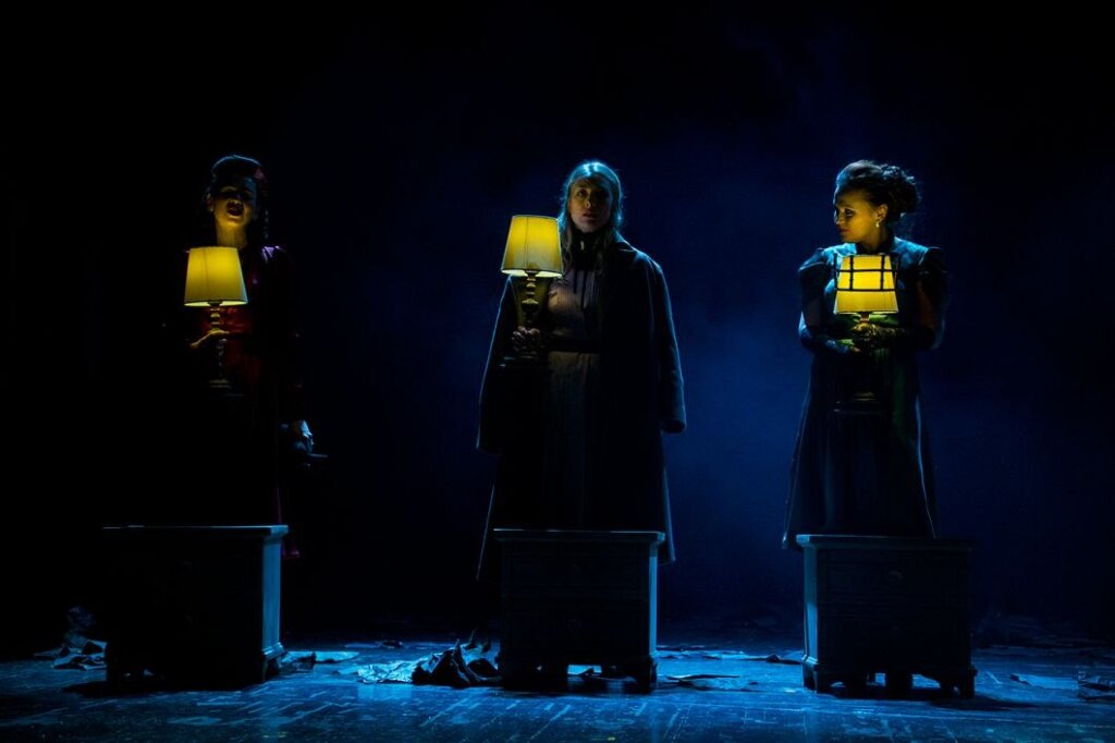 Тверской театр юного зрителя приглашает на долгожданный спектакль "Король Лир" Тверской театр юного зрителя приглашает на долгожданный спектакль "Король Лир"