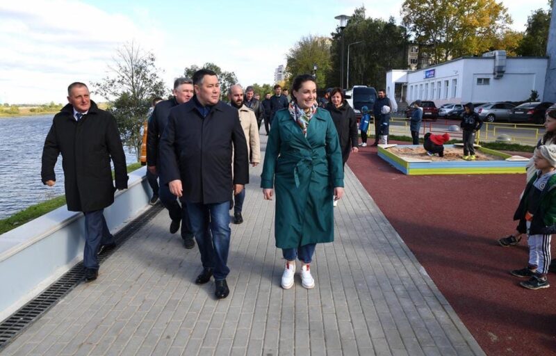 Игорь Руденя, Владимир Васильев и Юлия Саранова посетили Мигаловскую набережную в Твери Игорь Руденя, Владимир Васильев и Юлия Саранова посетили Мигаловскую набережную в Твери