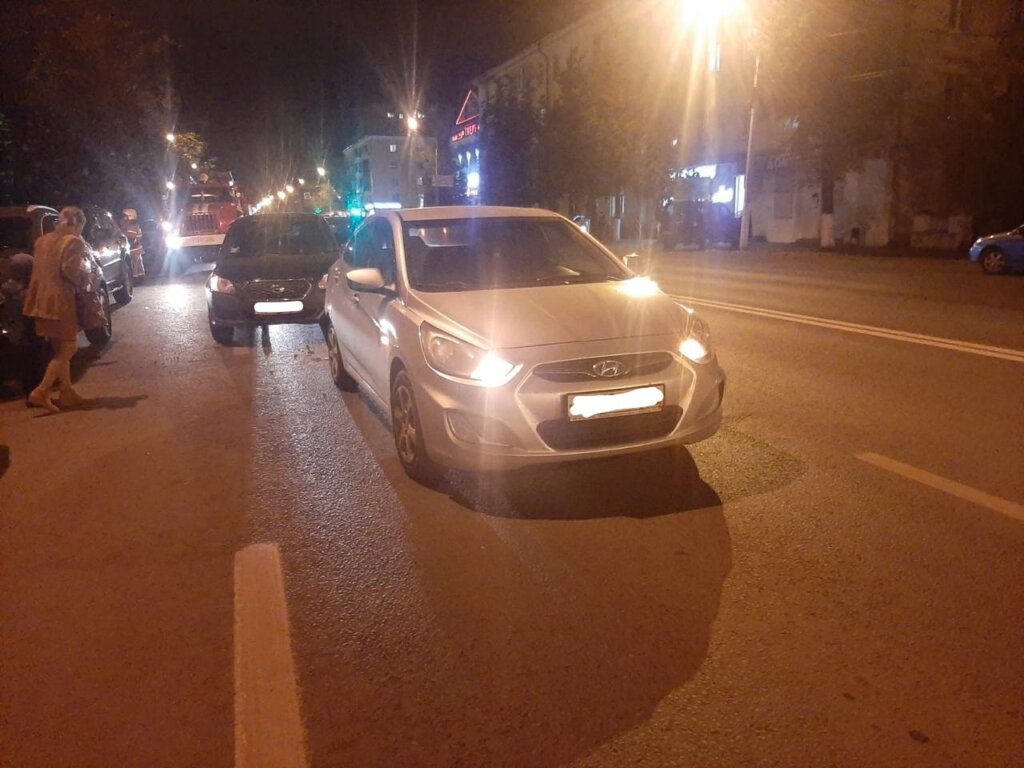 В Твери на проспекте Ленина столкнулись три иномарки В Твери на проспекте Ленина столкнулись три иномарки