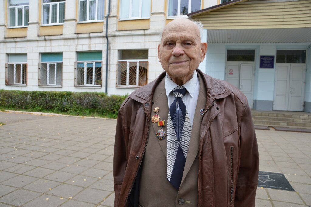 В завершающий день голосования избирательный участок посетил Спартак Андреевич Сычев В завершающий день голосования избирательный участок посетил Спартак Андреевич Сычев