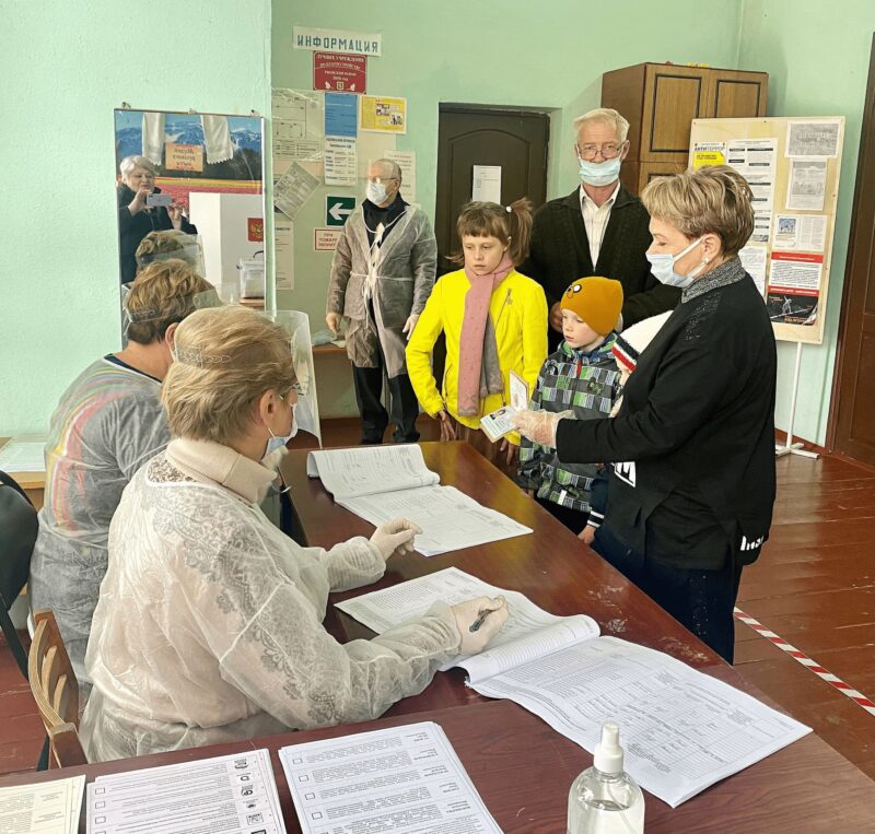 В Тверской области в выборах приняла участие многодетная семья Кузьменко, в которой 20 детей В Тверской области в выборах приняла участие многодетная семья Кузьменко, в которой 20 детей