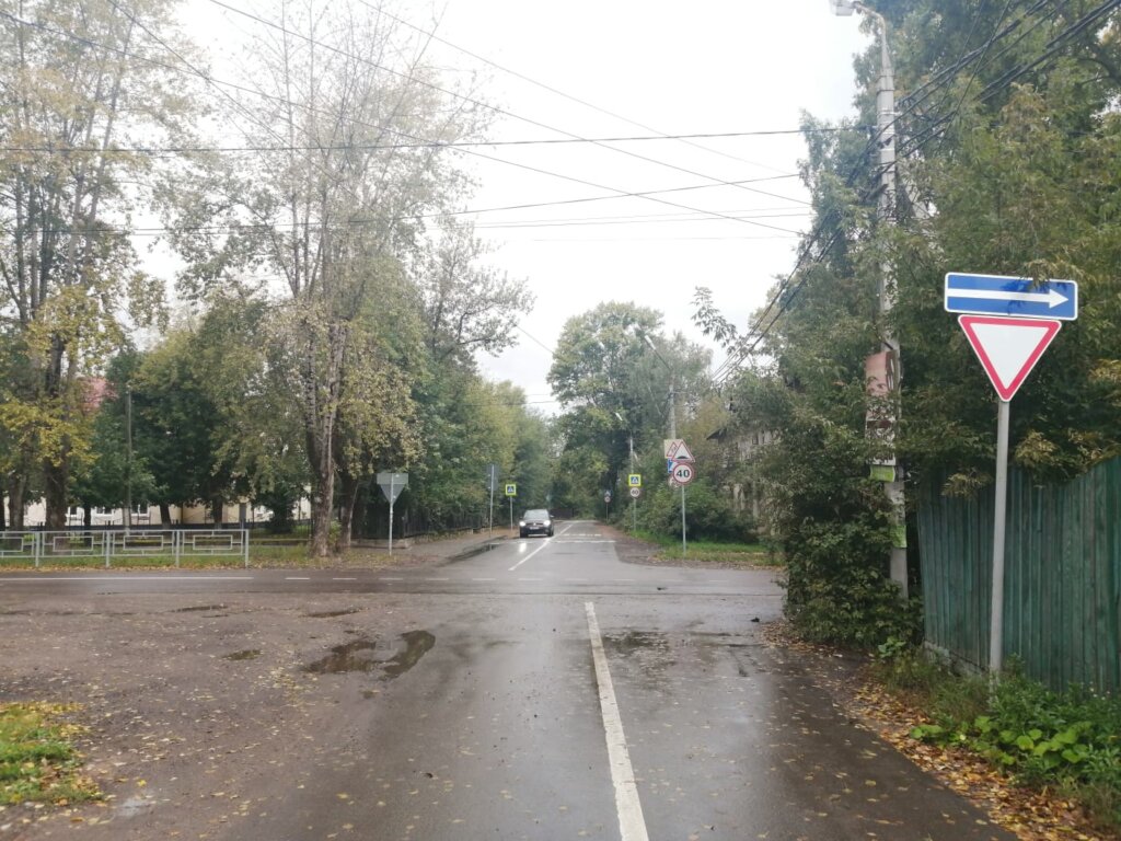 В Твери столкнулись автомобили Хендай и Лада, есть пострадавший В Твери столкнулись автомобили Хендай и Лада, есть пострадавшие