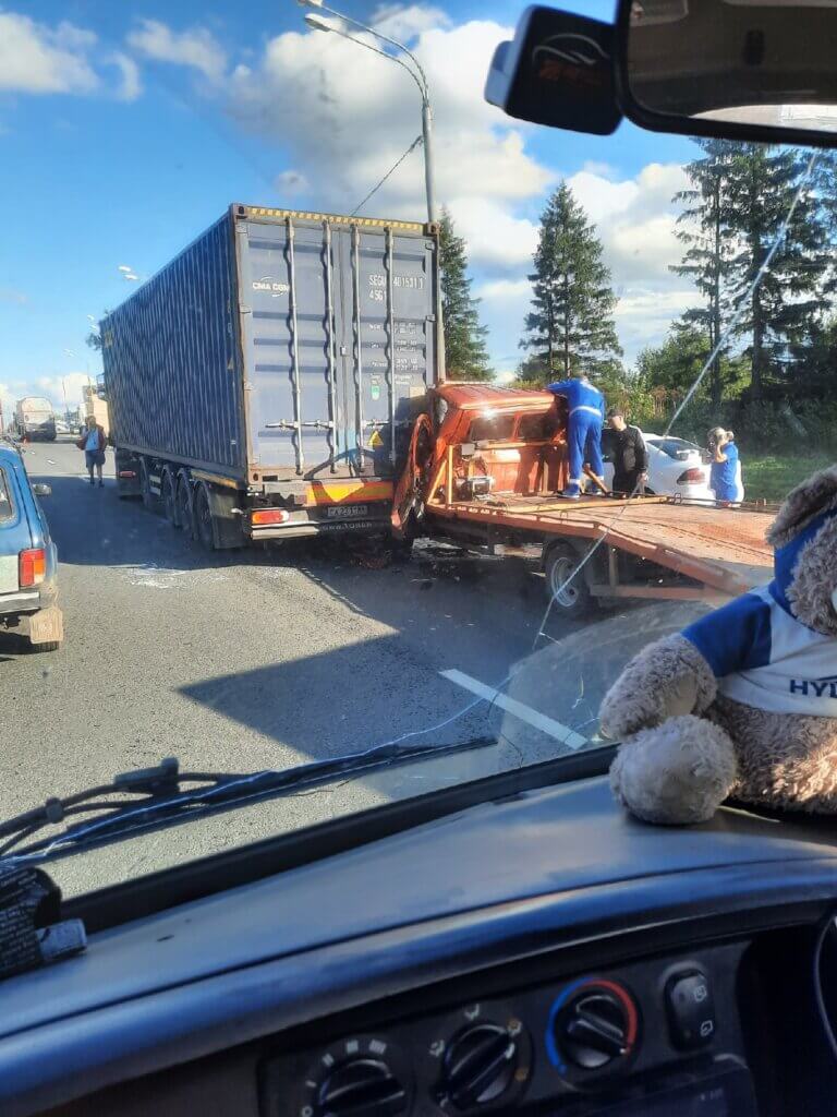 Под Тверью водитель ГАЗели получил серьезные травмы Под Тверью водитель ГАЗели получил серьезные травмы