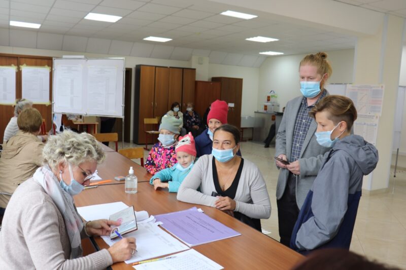 Многодетные семьи, врачи, общественники голосуют на выборах