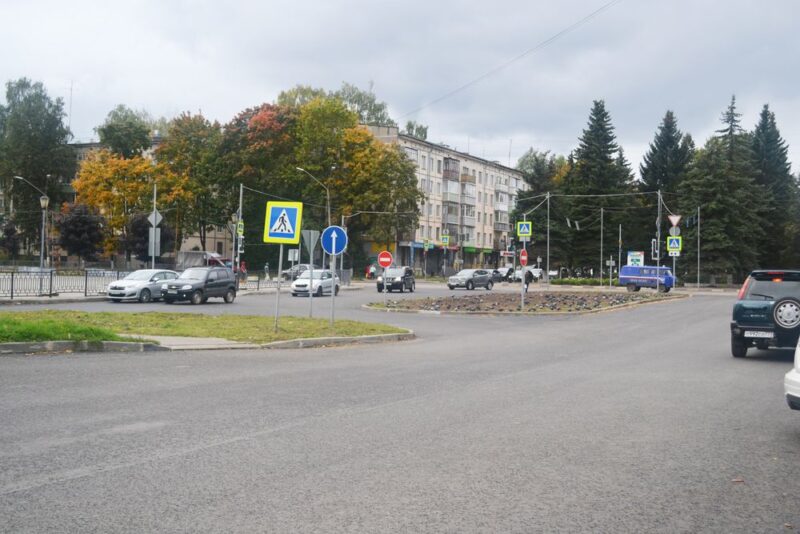 Всё сравняют: новый асфальт работает на имидж города Конаково