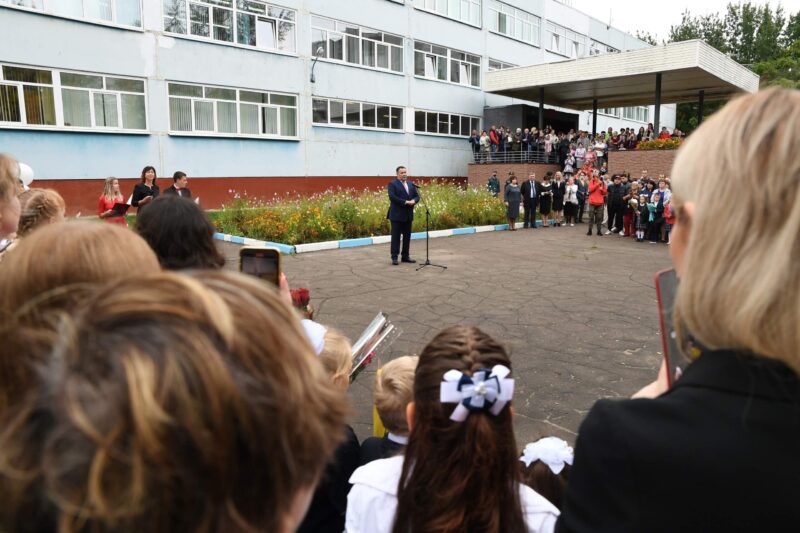 В Твери Игорь Руденя принял участие в торжественной линейке